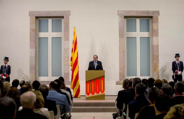 Torra, con un «Viva Cataluña libre», llama al independentismo a «resistir» hasta la «república»