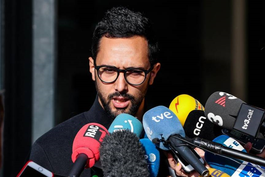 BRUSELAS (BÉLGICA), 17.09.2018. El rapero español Josep Miquel Arenas, conocido como Valtònyc, se dirige a los medios tras la sentencia de su juicio en los juzgados de Gante (Bélgica), hoy. Efe.