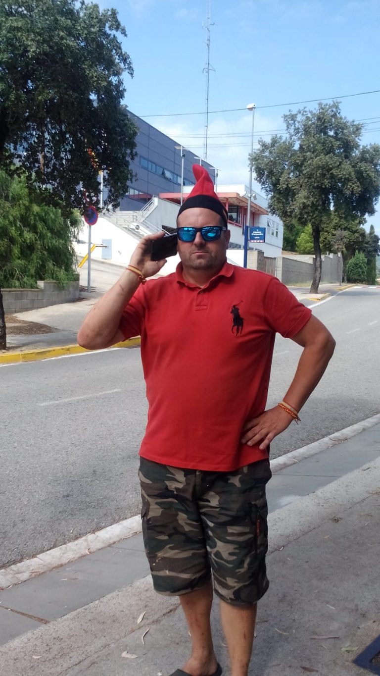 Los Mozos llaman a declarar a un español por retirar lazos amarillos en Arenys de Mar