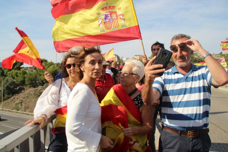 PP ofrece «abogados para defender» a españoles «acosados por quitar lazos amarillos»