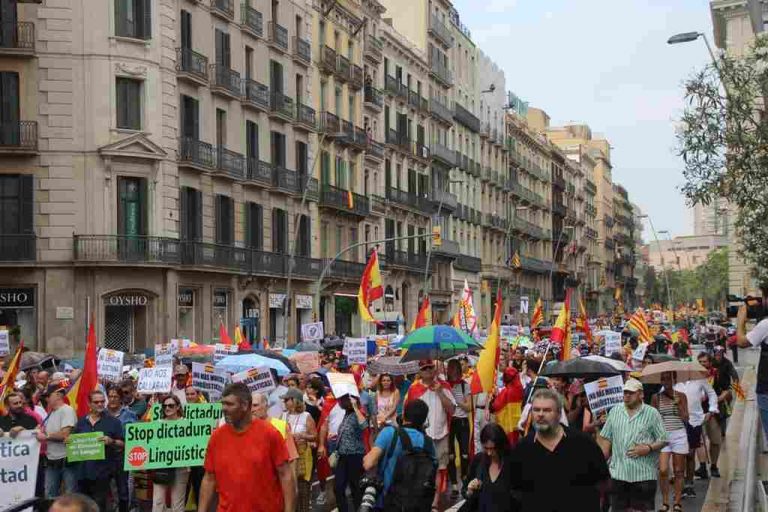 Más de 10 mil personas denuncian en Barcelona la «prohibición del español en Cataluña»