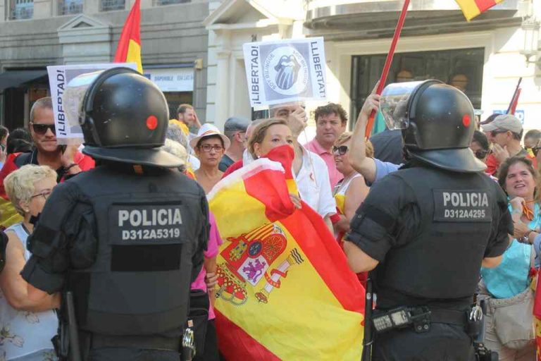 Llevan a Mozos y bandas independentistas ante Tribunales por prohibir el 16-S de la «Ñ»