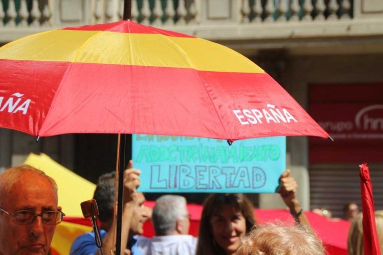 Cataluña| Convocan el 18-S en Barcelona contra Sánchez y colegas separatistas bajo lema: «Español lengua vehicular»