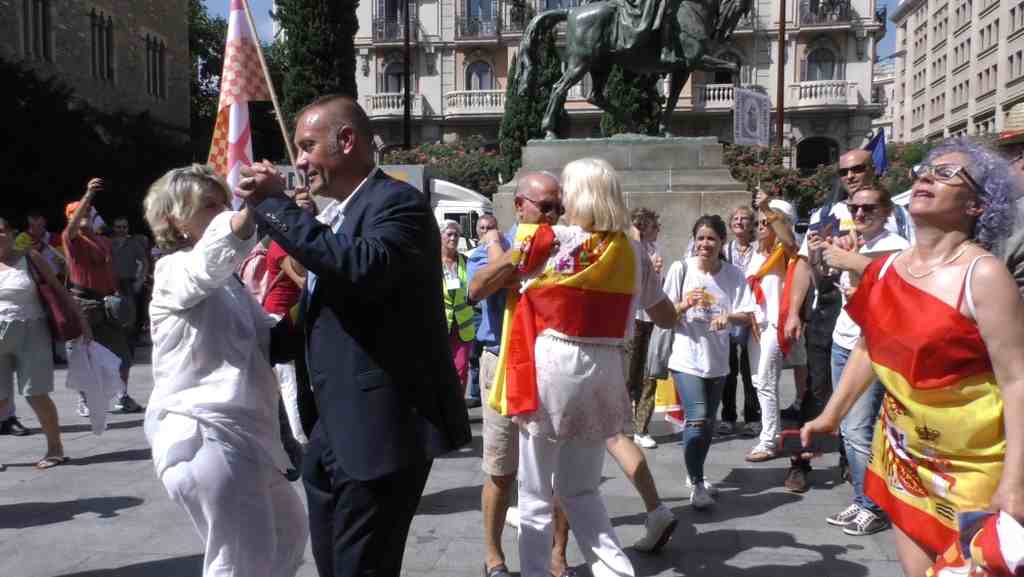 FOTOGRAFÍA. BARCELONA (ESPAÑA), 16.09.2018. BARCELONA (ESPAÑA) ESPAÑA, 16.09.2018. Un baño de españolidad denuncia la prohibición del español o castellano en Cataluña. Ñ Pueblo (5).