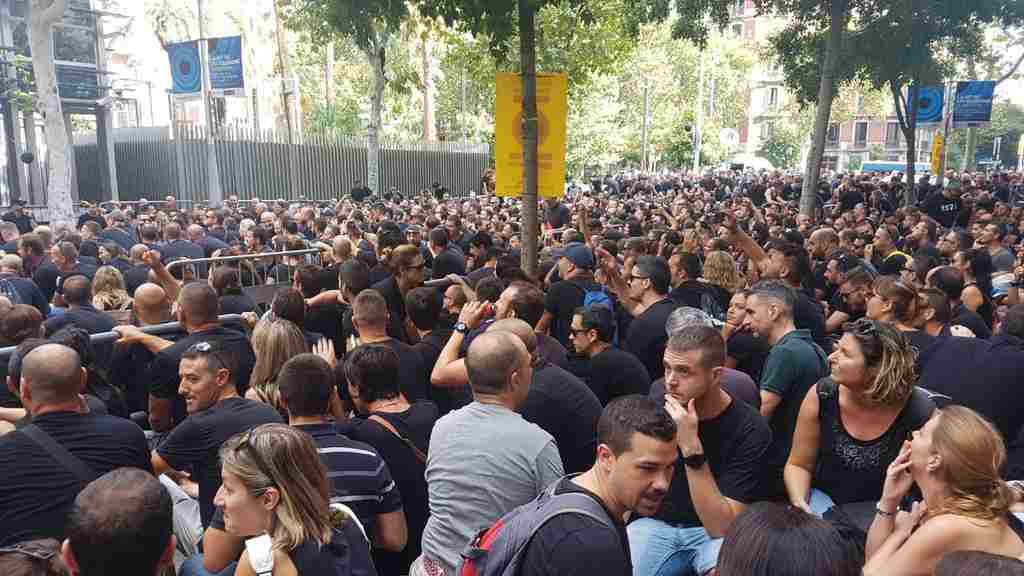 FOTOGRAFÍA. CONSEJERÍA DE INTERIOR DEL GOBIERNO DE LA GENERALIDAD DE CATALUÑA (BARCELONA) ESPAÑA, 17.09.2018. Los Mozos protestan contra Torra. Ñ Pueblo (2)