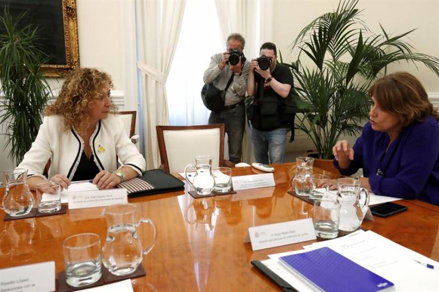 MADRID (ESPAÑA), 06.09.2018. La ministra de Justicia del gobierno del presidente Pedro Sánchez, Dolores Delgado (d). Efe