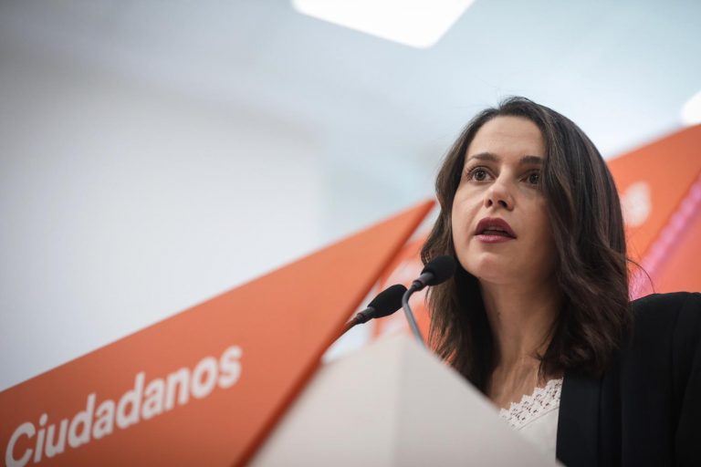 Arrimadas: «Que comandos separatistas corten carreteras y paralicen Cataluña es muy grave»