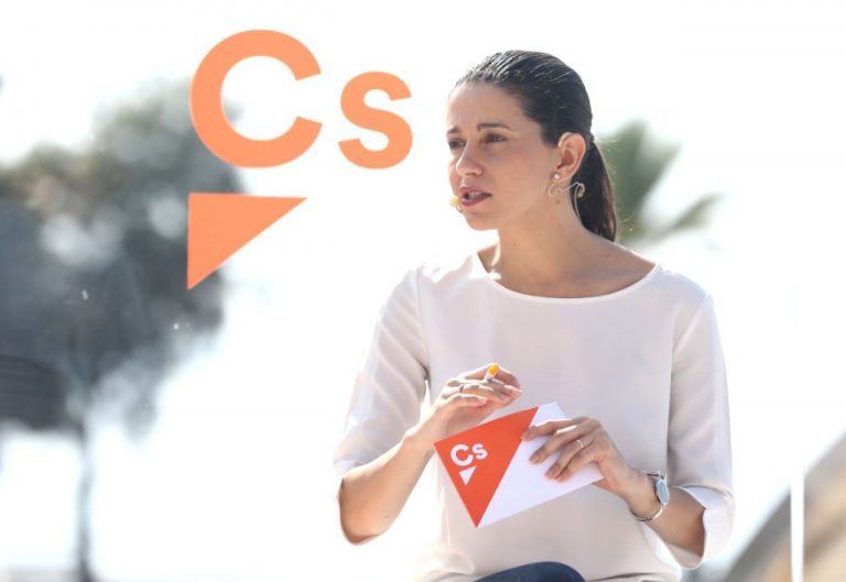 «Sánchez tiene que dar la cara por el escándalo de su tesis»