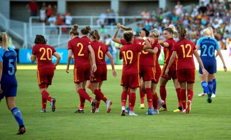 Las españolas pasan por encima a Finlandia (5-1)