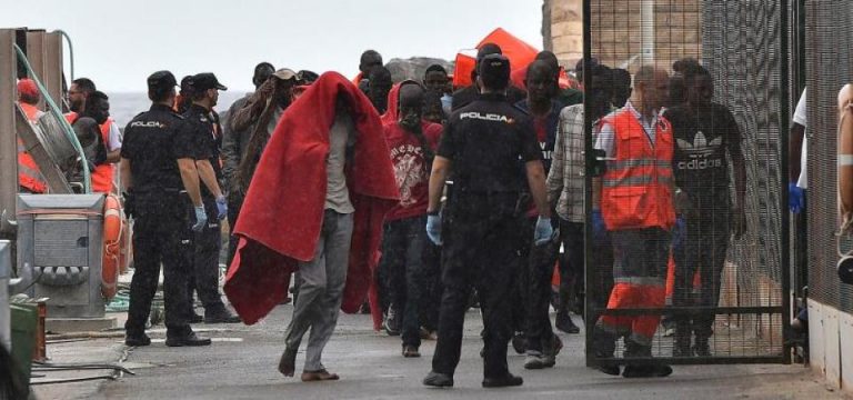 Rescatados, 951 inmigrantes de 28 pateras en las costas españolas