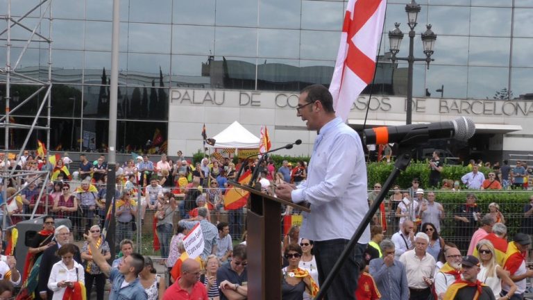 El fiscal pide archivar la querella del independentismo contra Juan por quitar Estrellada
