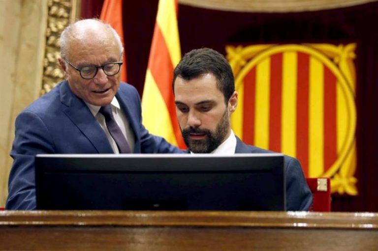 El independentismo sin mayoría absoluta en el ‘Parlament’ pierde su primera votación