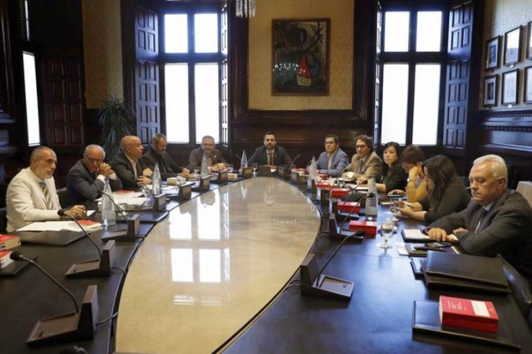 El independentismo decae, PSC y ERC pactan y votan contra JxCAT y contra Puigdemont