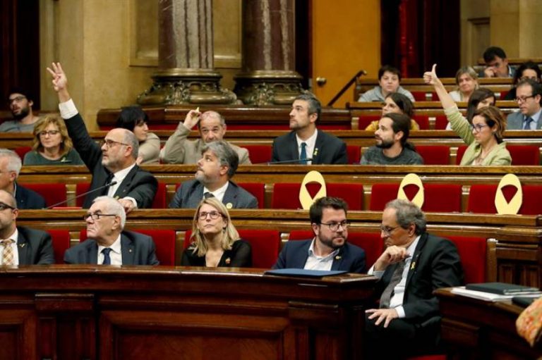 El Gobierno lleva la reprobación del Rey del ‘Parlament’ independentista ante la Justicia