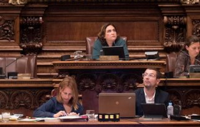 BARCELONA (ESPAÑA), 26.10.2018. La alcaldesa de Barcelona, Ada Colau, durante el pleno que ha aprobado abolir la monarquia y condenar la operación opernico contra el 1-O. Efe