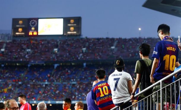 BARCELONA (ESPAÑA), 28.10.2018. CLÁSICO DE LA LIGA ESPAÑOLA 2018. Vista general del estadio Campo Nuevo de FC Barcelona con aficiones de Real Madrid y FC Barcelona. efe