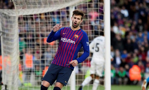 BARCELONA (ESPAÑA), 28.10.2018. El defensa del FC Barcelona Gerard Piqué tras fallar una ocasión durante el partido de la décima jornada de Liga que disputaron frente al Real Madrid. Efe