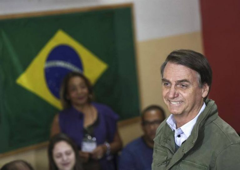 El ganador Bolsonaro agradece a Dios por «librar» a Brasil de «tentáculos de la izquierda»