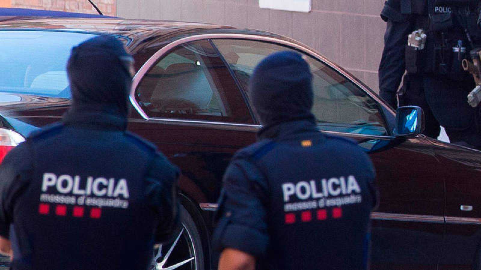 CATALUÑA. Imagen de archivo de dos Mossos d'Esquadra. Efe