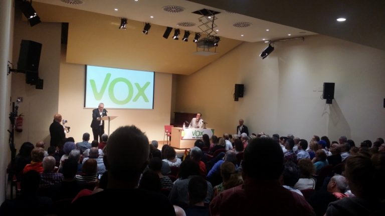 VOX conquista San Vicente de los Huertos, el pueblo de Junqueras con banderas de España