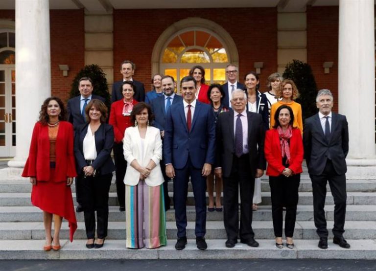 Sánchez presenta nuevo Gobierno tras las dimisiones por corrupción y plagio en su tesis