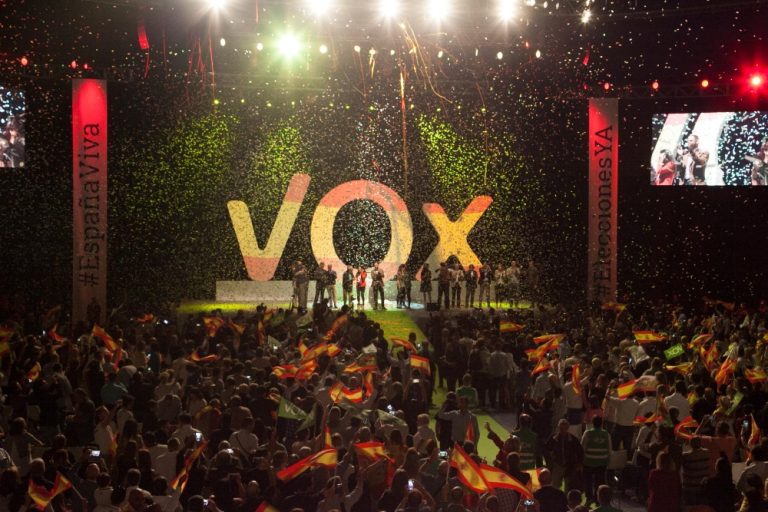 Más de 13 mil personas inundan el Vistalegre de VOX con los «viva Espa»