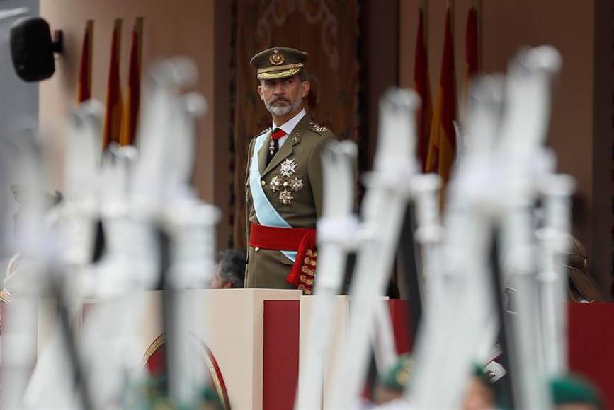 MADRID (ESPAÑA), 12.10.2017. El Rey Felipe VI, durante un momento del tradicional desfile del 12 de octubre, uno de los actos. Efe.