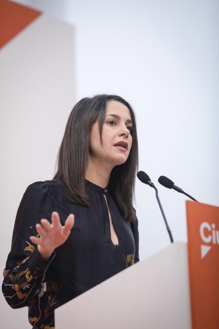Arrimadas: «Pedro Sánchez» lidera un «gobierno ‘fake’ que miente»