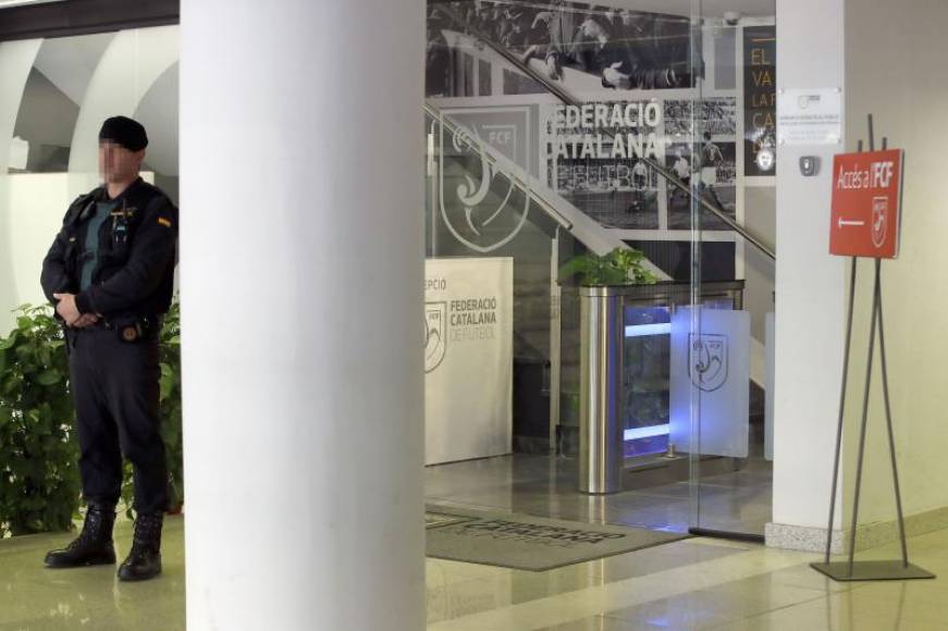 MADRID (ESPAÑA), 29.10.2018. Guardia Civil está registrando en Barcelona la sede de la Federación Catalana de Fútbol, en una operación en la que ha detenido a dos personas. Efe