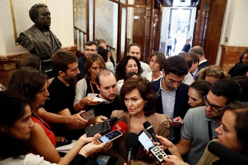MADRID (ESPAÑA), AÑO 2018. La vicepresidenta del Gobierno, Carmen Calvo, atiende a los medios. Efe.