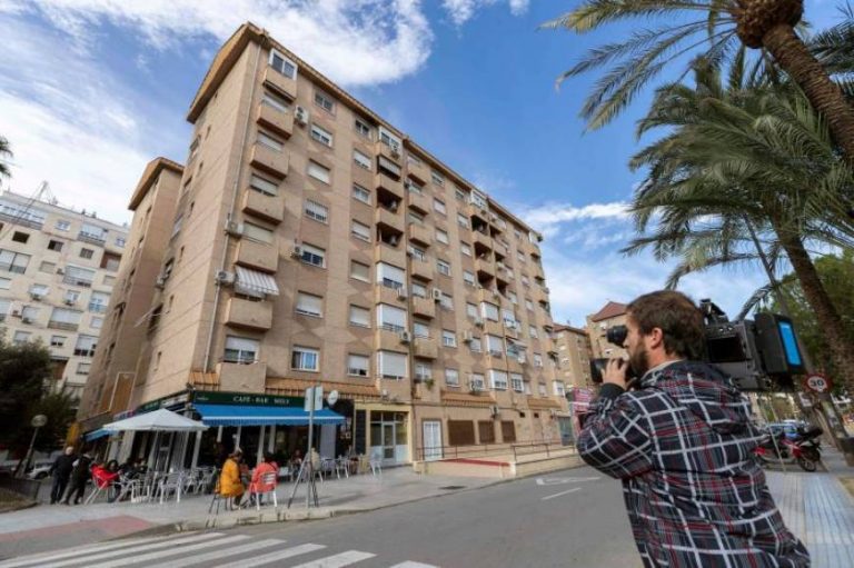 Fallecen mujer e hijo tras lanzarse al vacío desde un sexto piso en Murcia