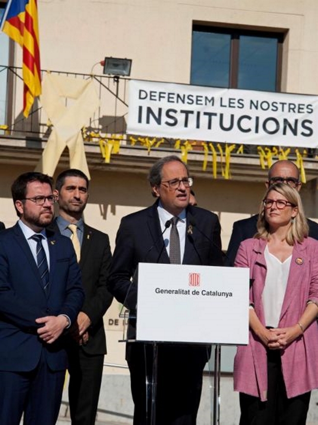 SAN JULIÁN DE RAMÍS (GERONA), 01.09.2018. El xenófobo presidente de la Generalitat, Quim Torra (c), durante el discurso institucional que ha pronunciado hoy. efe