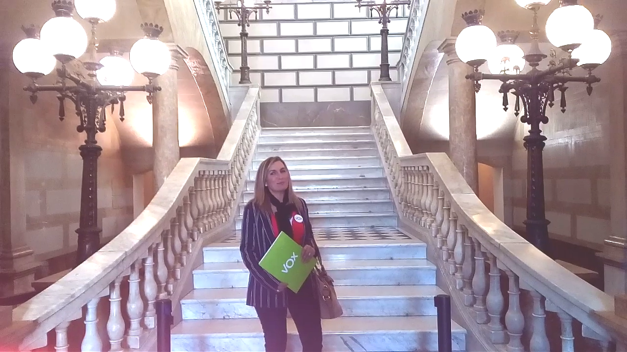 TARRAGONA (ESPAÑA), 24.10.2018. La presidenta provincial de VOX, Isabel Lázaro, hoy en Ayuntamiento de Tarragona. Ñ Pueblo