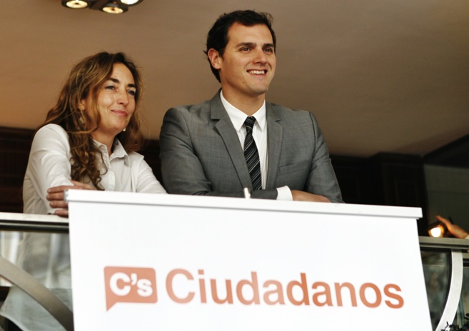 VALENCIA (ESPAÑA), AÑO 2015. El líder e ciudadanos Cs, Albert Rivera (d) junto a la líder de Cs en Valencia, Carolina Punset (i). Lasvocesdelpueblo
