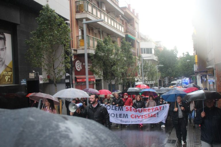 Santa Coloma clama contra el «apoyo» de feministas e independistas a violaciones de la mujer
