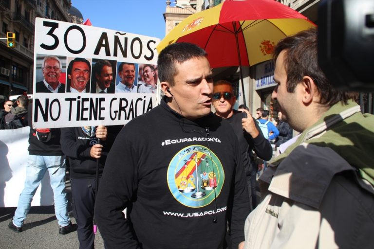 Espinosa: «Venimos» a Cataluña «reivindicar el derecho a la reunión, el SÍ a la ILP y Equiparación»
