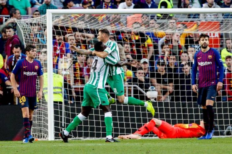 Betis asalta el Campo Nuevo de Barcelona 20 años después y pisotea a los ‘culés’ (3-4)