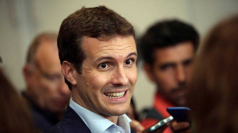 Casado: El PP va a recuperar la «competencia de Educación» a la Autonomías