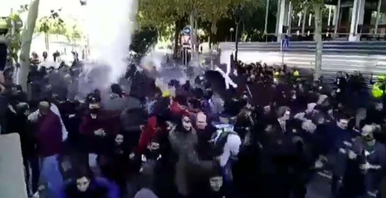 Cataluña| Independentistas en un sálvese quien pueda tachan de «hijos de putas y desgraciados» a los Mozos