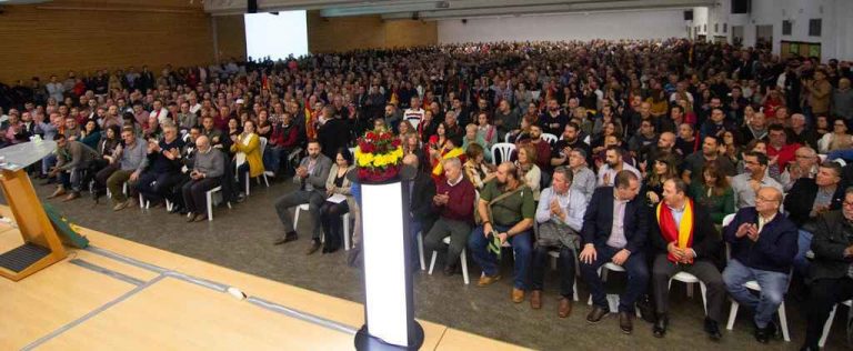 1.500 andaluces asisten al penúltimo mitin de VOX en Roquetas de Mar (Almería)