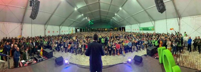 VOX congrega a miles de personas en su acto de cierre de campaña del 2-D en Sevilla
