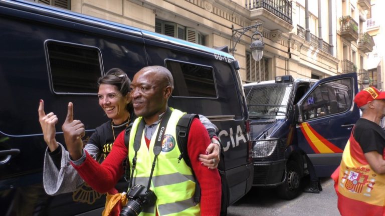 Miles de Guardias Civiles y Policías Nacionales homenajean al negro Joseph Azanméné Ngabgué
