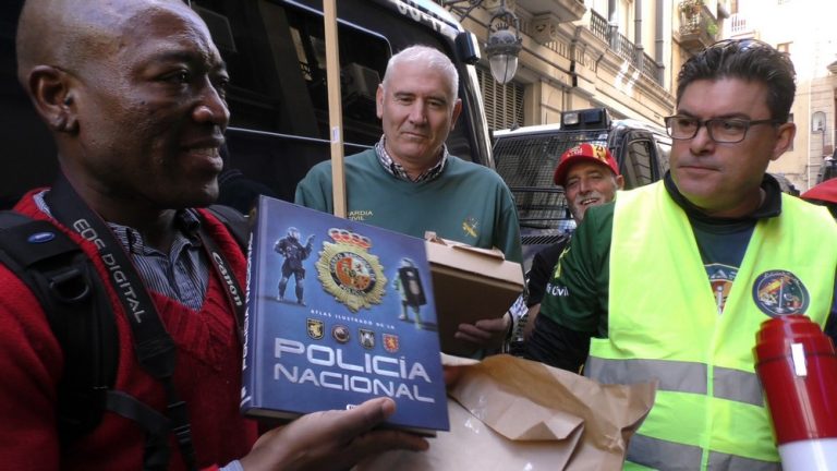 Miles de Guardias Civiles y Policías Nacionales homenajean al negro Joseph Azanméné Ngabgué