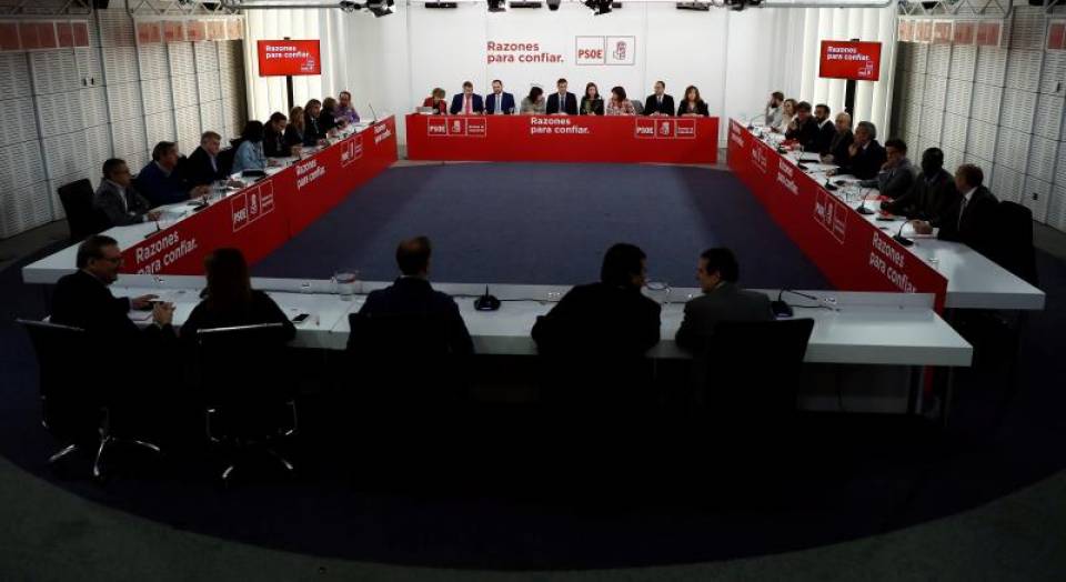 MADRID (ESPAÑA), 05.11.2018. El presidente del gobierno Pedro Sánchez (c), durante la reunión de la Ejecutiva del PSOE. Efe.
