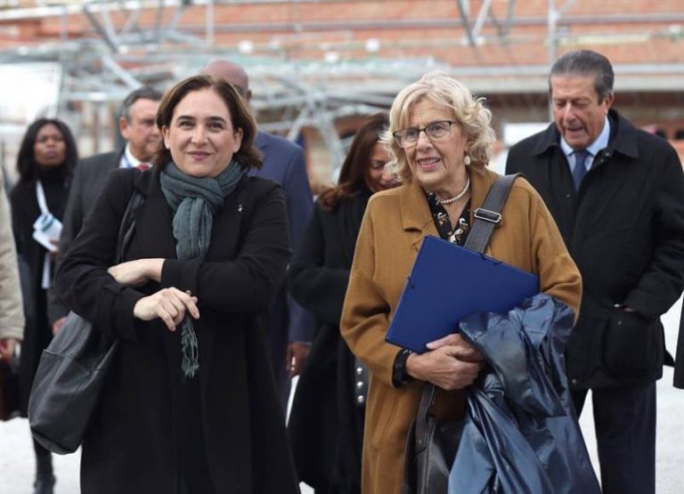 Colau: «Tenemos una ley de extranjería que es racista». Hay que avoger más inmigrantes