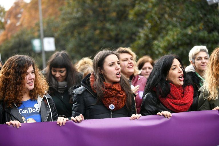 Marcha de la ultraizquierda, feministas y progres contra la «violencia patriacal»