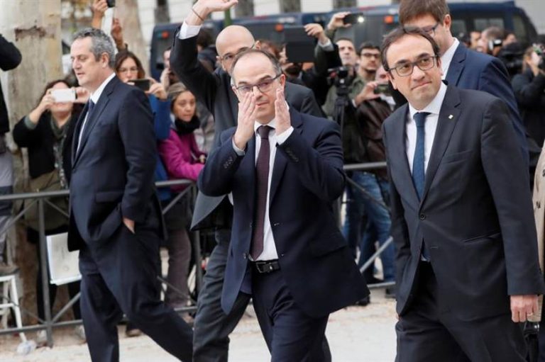 Los presos independentistas piden que se les juzgue el Tribunal catalán