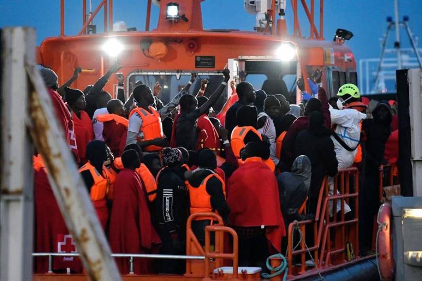MOTRIL (GRANADA) ESPAÑA, 22.11.2018. Un total de 602 inmigrantes de origen subsahariano y marroquí que viajaban en catorce pateras. Efe