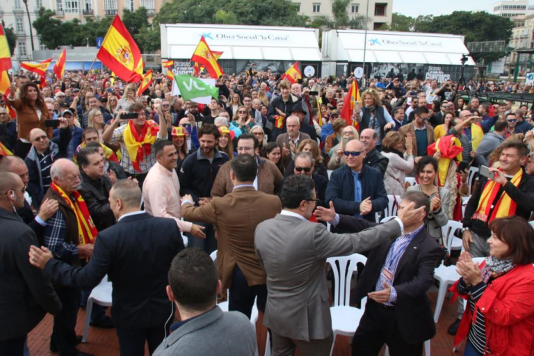 Más de 3.500 personas desbordan Pl. de la Marina en el primer mitín de VOX en Málaga