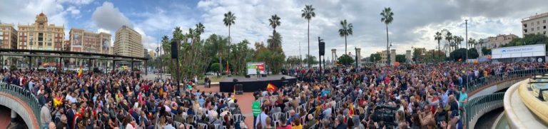 VOX inunda la Pl. de la Marina de Málaga y llama a «demostrar que la España está en pie»
